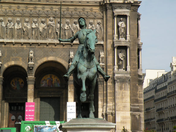  Jeanne d'Arc devant l'Eglise Saint-Augustin